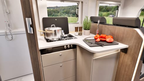 Trudy – Brand new 4-person Carado T449 with queen-size bed from 2025