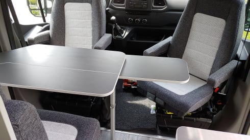 Bumblebee – New camper with equipment to drive off straight away