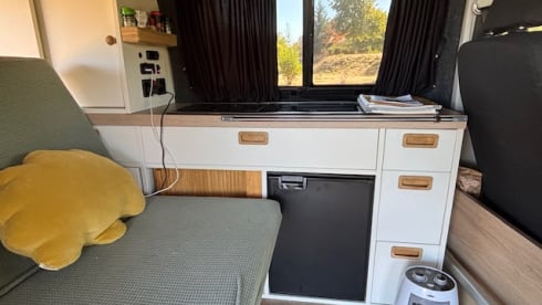 Camper Volkswagen per 4 persone, modello 2027.