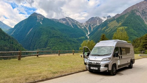 68 – Campervan Autotrail Expedition 68 a 4 posti letto, disponibile dal 2026.