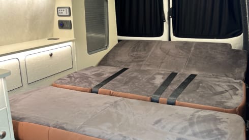 YETI – Ice white Long wheel base VW T6.1 2021 4 birth luxury camper 