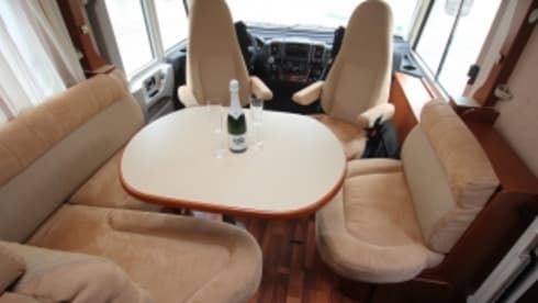 zeer luxe Hymer Integraal camper voor 4-5 personen met Airco