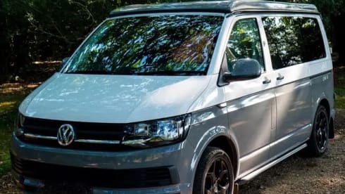 Annie  – 2 berth Volkswagen bus from 2016