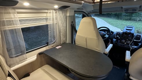 Follow the Sun – 4p Carthago bus from 2023