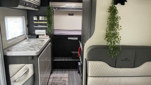 Sunshine – 5p Peugeot semi-integrated uit 2023 roller team 298TL Kronos 