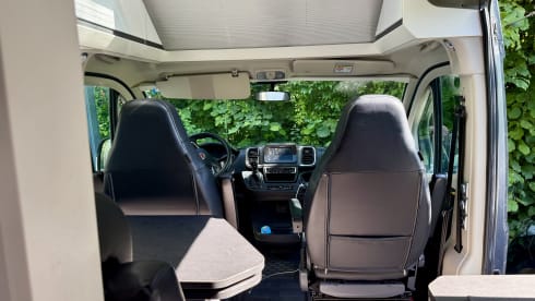 Tiny – 2p Adria Mobil campervan uit 2022