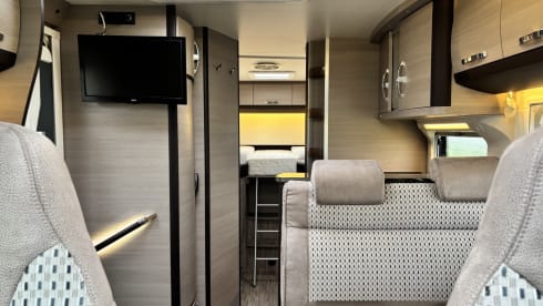Beautiful Hobby camper 2p