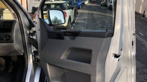 Joshua – 2 berth Volkswagen bus from 2006