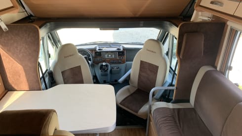 Bennie – Benimar Alcove camper - 5 persons - family camper 