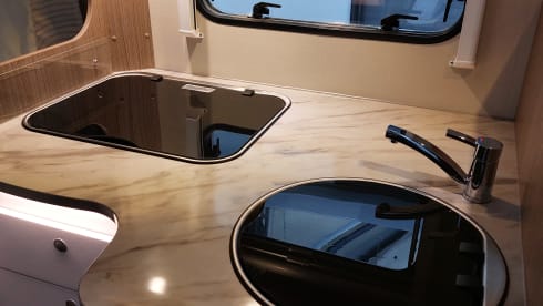 Hotelkamer op wielen – Spacious 2 p Carado semi-integrated from 2018