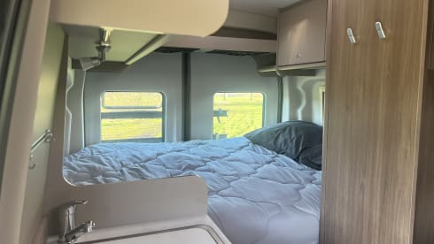 Luxury 6p Mercedes-Benz camper