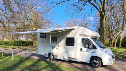 Rolling! – Wonderful, compact and spacious camper for 2-4 people