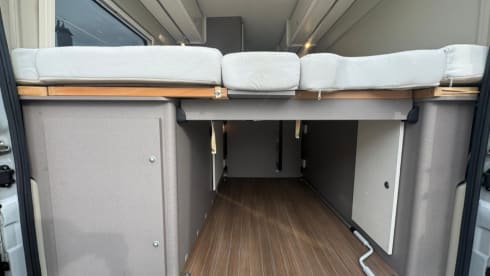 Hymer bus camper with WiFi, solar panel and length beds (2022)