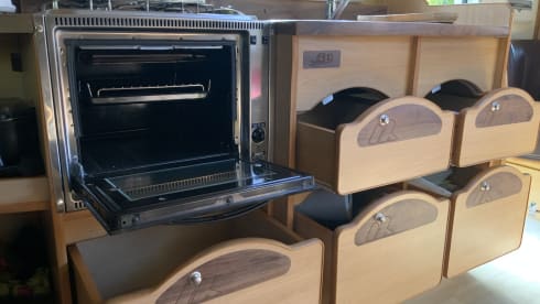 Sadie – 2 berth Mercedes-Benz integrated from 2010