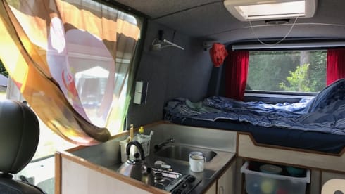 Buzzl – Off grid Renault Master bus