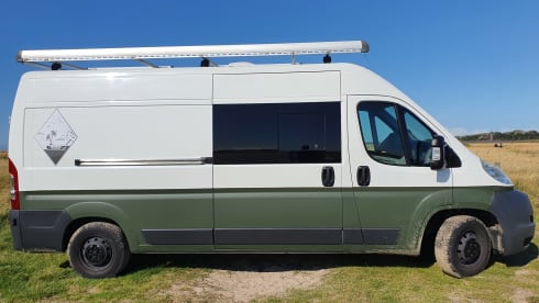 Super atmospheric & adventurous off-grid road trip camper!