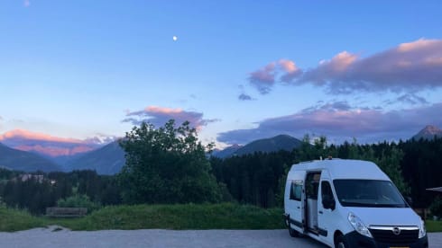 Feel at home in this DIY camper and go on a journey of discovery!