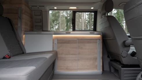 Hamish – VW California Surf | High Spec & Ultimate Comfort! 🚐✨