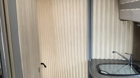 Autoquest 196 – Autoquest 196 motorhome 6 berth (delivery and pick up available)