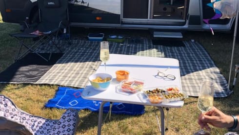 Scoobs – Scoobs, Happy adventures on the road... Carry 4, Sleeps 3