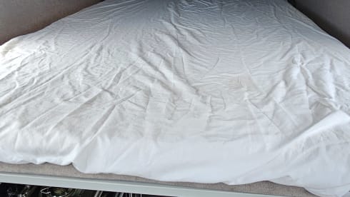 Lizzy the camperess  – 4 berth Volkswagen campervan from 2012