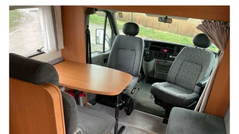 Rolling Happiness – 5p Renault alcove from 2008