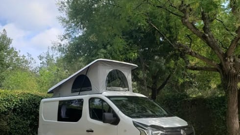 JEANY – 2 berth Renault campervan from 2015