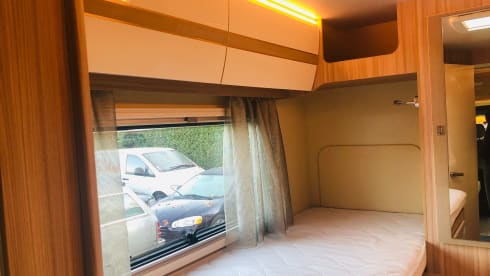 LUXURY AHORN CANADA, length beds and pull-down bed, ideal for families and seniors