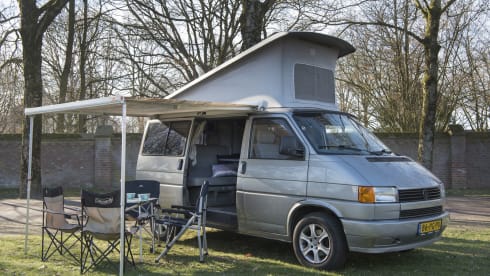Sunset - VW T4 California with sleeping roof; vending machine