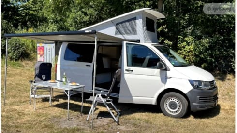4p Volkswagen campervan uit 2016