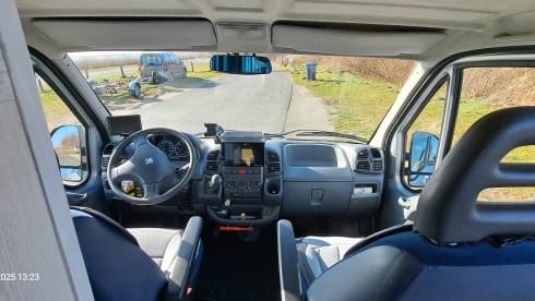 2p Peugeot bus with toilet