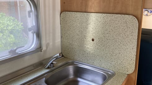 Little Miss Sunshine – Sunny spacious family camper with bed (6 persons)