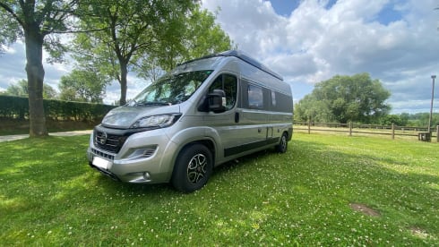 Hymer Grand Canyon mit aufklappbarem Dach für 4 Personen