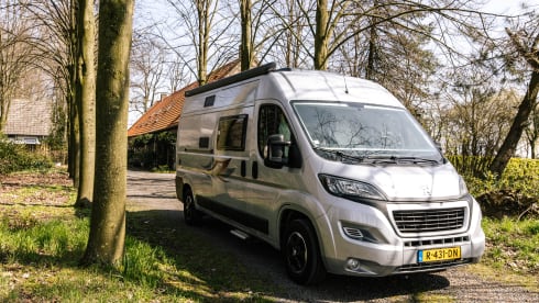 Jackie's hut – Beautiful Peugot Camperbus, 150 HP