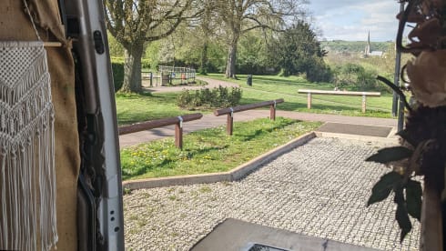 Maura the Boogy Wonder Van  – Superior Land Yacht 