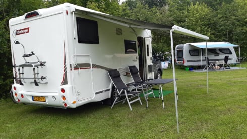 Challenger – Beautiful Comfortable Camper 170 hp (2-4 persons)