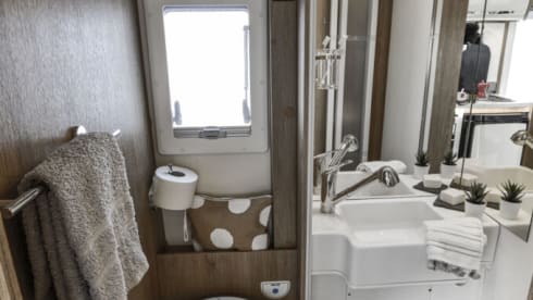 Best Social Space Motorhome, Auto Roller 746 2025