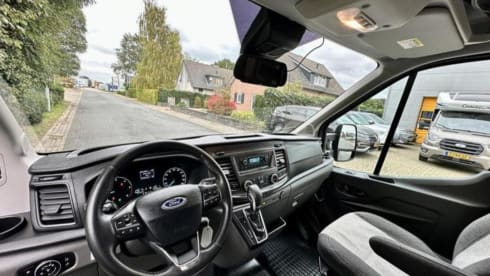 Go explore – Luxury camper with automatic transmission and 170 hp, full of options