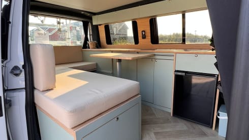 4p Volkswagen bus uit 2016