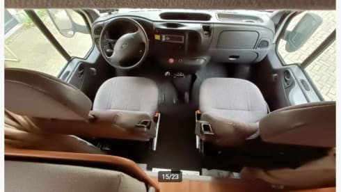 Nice 6-person alcove camper for rent