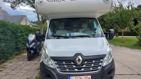 Nice spacious camper with all the necessary amenities