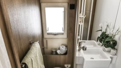 Glen – New 2026 Roller Team 6 berth off-grid Motorhome