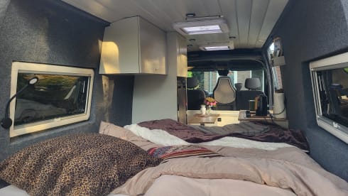 Cool, cozy 3p Renault Master campervan from 2017