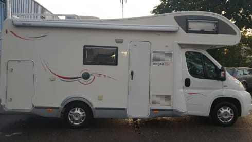 Beautiful 6 pers. + 2 * air conditioning Challenger Alcove motorhome