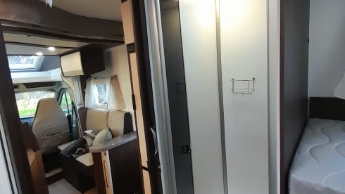 New Benimar Cocoon 463 10/2022 with silent roof air conditioning