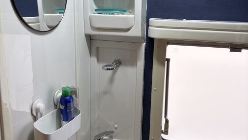 Buccaneer Budget Beast: Abenteuer mit dem Wohnmobil-Mietwagen von Ford (Baujahr 2003)!