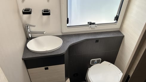 5p Challenger semi-integrated van 2022