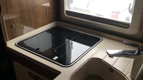 Hoofddorp  – Luxurious and well-maintained 2p Hymer from 2019 - Automatic