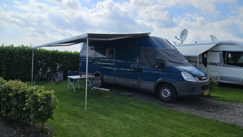 Pino – Winter ready 2 person bus camper + tow bar 
