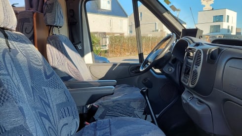 Ruime Ford transit alkoof 6p uit 2006 met stapelbed